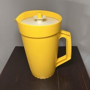 Tupperware Vintage 1 QT Yellow #874-13 Tall Pitcher w/Lid EUC